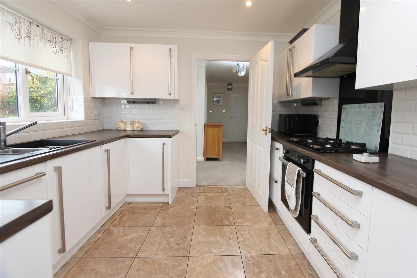 2 bed property in Greatfield Road, Kidderminster